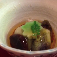 鰻 十和田 - 蓋をあけるとこんな感じ