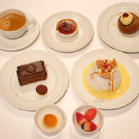 メゾン ポール・ボキューズ - ランチコース 4500円 のデザート8種類