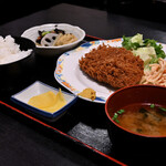 食堂もり川 - もり川特製メンチカツ定食(小鉢)@税込980円