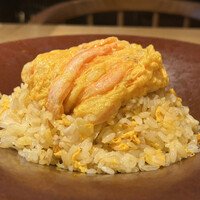 ブリル飯店 - 蟹玉たまごチャーハン（横から）