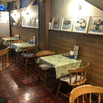 グリル エスエム - 昭和な店内。リニューアルでどのように変わるのか…