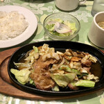 グリル エスエム - 豚肉と野菜のにんにく焼き