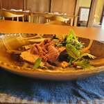 Osteria della Capanna - 猪肉のポルケッタ風 ストラッキーノ、ハーブのサラダ①