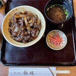 おかげ横丁 豚捨 - 汁は赤だし