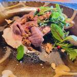 Osteria della Capanna - 猪肉のポルケッタ風 ストラッキーノ、ハーブのサラダ③