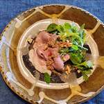 Osteria della Capanna - 猪肉のポルケッタ風 ストラッキーノ、ハーブのサラダ②