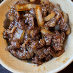 おかげ横丁 豚捨 - 写真では色が濃くしょっぱそうですがそんな事は有りません