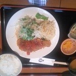め組 - 豚カツトマトバジルソース定食
