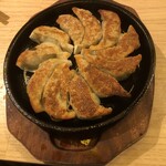 Kakuyasu Biru To Tetsunabe Gyouza San Roku Go Sakaba - 鉄鍋餃子もお勧め（５００円）