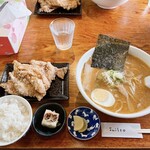 ラーメンだるまや - 味噌ラーメン 唐揚げセット 税込1050円 R4.6時点