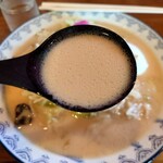 Champon Ikkaku - 濃厚クリーミーで、旨味とコクがタップリ。今回は、ほんの少し薄まったかな。野菜タップリだからね。