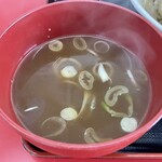 ラーメン もっけだの - 2023.5限定『まぜそばニボGニンニク野菜マシマシ』のスープ