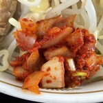 ラーメン もっけだの - 2023.5限定『まぜそばニボGニンニク野菜マシマシ』のキムチ