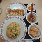 餃子の王将 - 炒飯セット(炒飯大盛・にんにく激増し餃子に変更)