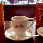 カフェ オトノ - エンブレムが誇らしげなコーヒー