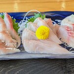 船頭の台所 - 「刺身定食(刺身3種類)」選んだのはクロダイ・キンメ・イサキ