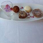 横浜モノリス - プティフール