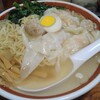 広州市場 - 肉と海老の二種盛り雲吞麵(塩)930円(税込)
清湯スープ