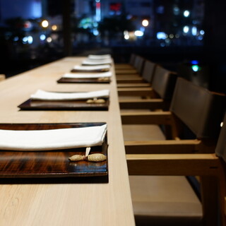 神秘的な浮遊感を愉しめるシンプルシックな大人の空間