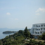 パサージュ 琴海 - レストランからの展望（１）　白い館がホテル宿泊部門