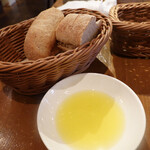 RELAiS SAKURA - 自家製パンとオリーブオイル