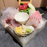 板前バル LIVE FISH MARKET - 板前箱盛り刺身 ミニ