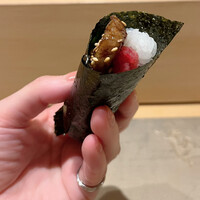 肉割烹ふたご 北新地店 - 肉割烹の手巻き寿司！トロたくと和牛が合う〜(*´﹃｀*)