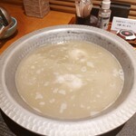 博多華味鳥 - 水炊きの鍋の登場