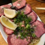 焼肉ホルモン 万千 - 塩タン