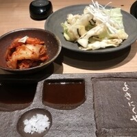 よきにくや - キムチ、キャベツ