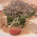鎌倉釜飯 かまかま - 豆腐とじゃこのサラダ
