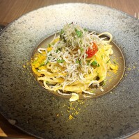 ダルマット 六本木ヒルズ店 - シラスのペペロンチーノ