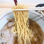 ラーメン 糸 - ちぢれ麺、アップ
