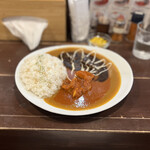KARA-KUSA curry - 赤黒ハーフ＆ハーフ 1,000円
