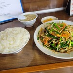 ラーメン　リバーサイド - 料理写真:レバニラ定食 870円