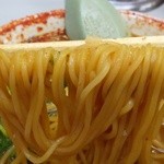 タンポポ - 黄色がかった細ストレート麺！ちょっと柔かかった！(・。・;