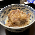 よし町 - ◆新玉葱御飯 常陸牛すき煮
      うめえええええええええ！！！！
      肉に脂身多くてぎゃーーーー！うめえええ！
      最強の牛丼wwww