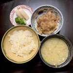 よし町 - 味噌汁も美味しいんだよなー。もう全ての料理がいちいち美味しいwwww