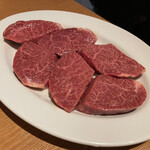 炭火焼肉ホルモン まるは - 