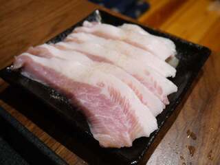 Sanchoku Sakaba Aburiya Hamaemon - 豚トロ塩炙り:780円