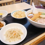 四川料理　欣來 - ランチのラーメン＆半炒飯
