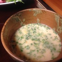 白鳥 - 胡麻ベースの独特のタレ
