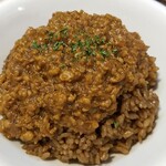 キッチン ブルー グローブ - コーヒー焚きライスとキーマカレーのアップ