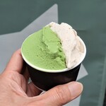 Sayama Cha Aisu Semmonten Ama Cha - 狭山茶アイスクリーム（ダブル）　500円