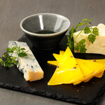 SANTROPEZ - 3種チーズ盛り合わせ