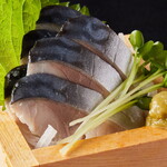 Grilled live mackerel sashimi