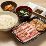 Zero Byou Remon Sawa Sendai Horumon Yakiniku Sakaba Tokiwatei - 牛カルビ& 鶏またぎ定食