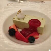 帝国ホテル 大阪 - デザートは、ピスタチオムース