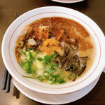 麺ダイニング・福 - 博多豚骨ラーメン「黒」