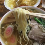 中華ソバ　坂本 - 麺は中細